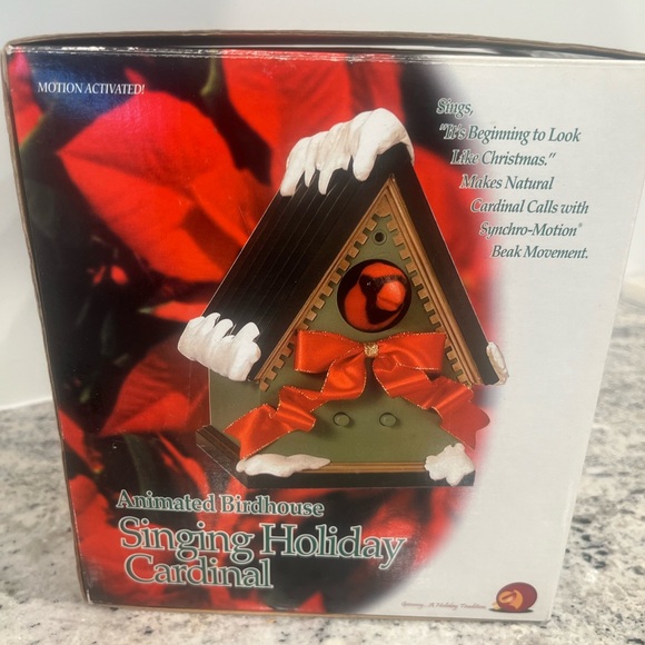 Animated cardinal gemmy Birdhouse Singing Holiday Decoration - Green and Red - Picture 2 of 6